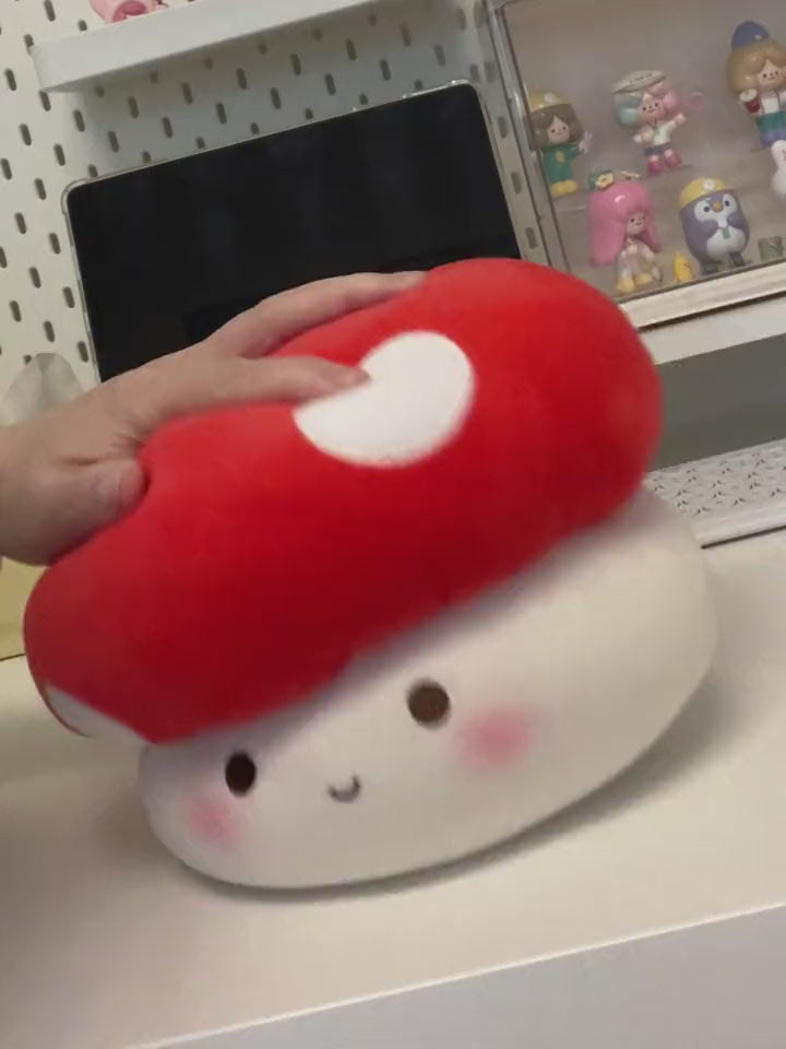 Cheery Mushroom Plush: un deleite de color rojo tierno